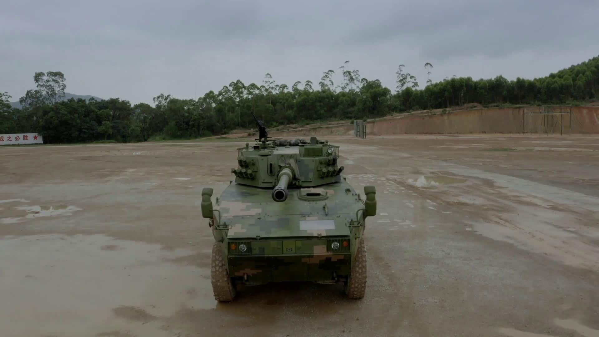 zlt-11式105毫米轮式突击车实弹射击