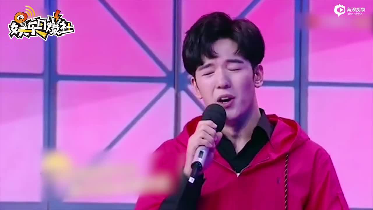 视频：退团了？仝卓微博认证由super vocal成员改为超话主持人