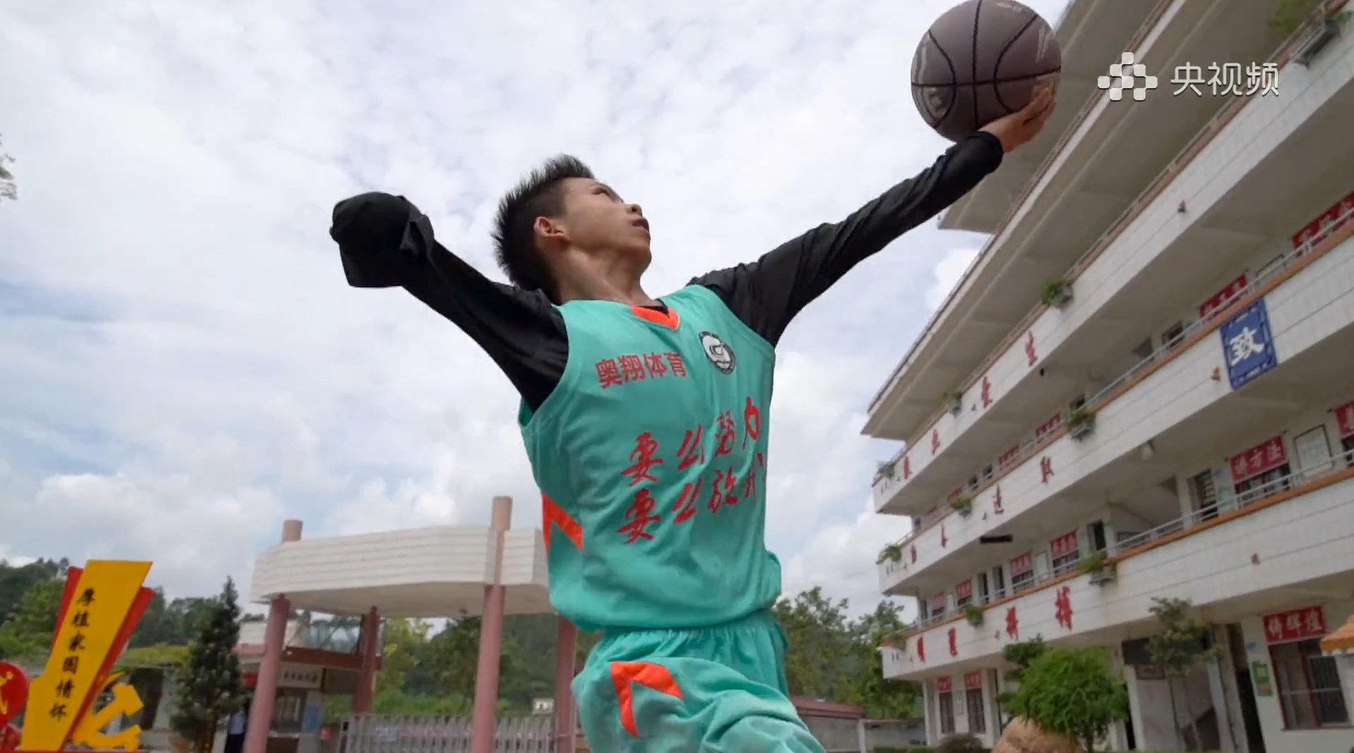 篮球少年张家城:今后想成为一名职业篮球运动员