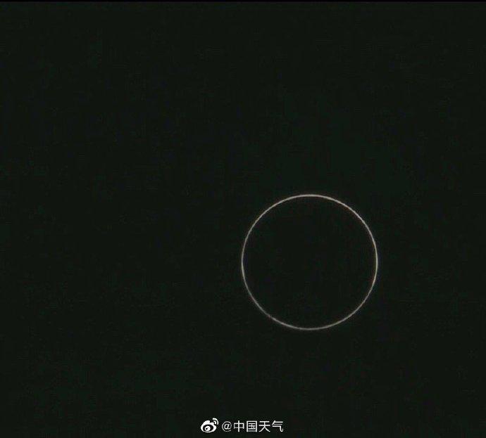 日月同辉的金边日环现身