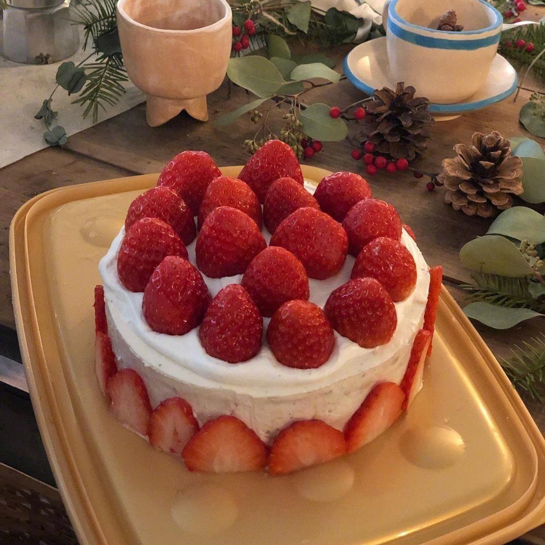 天气热的时候就是要吃草莓蛋糕呀
