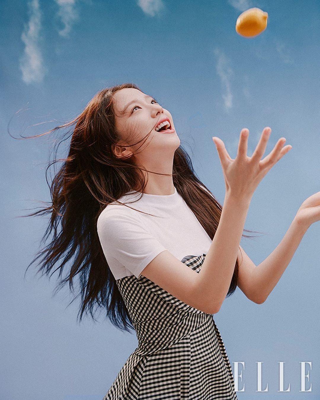 jisoo金智秀 x elle 韩版7月刊内页 | 元气满满,是心动的感觉