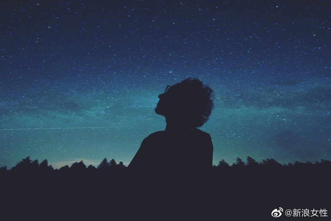你只要尝试过飞日后走路时也会仰望天空因为那是你曾经到过