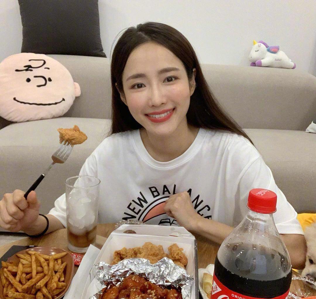 韩国美女健身教练babebani 的ins日常合集