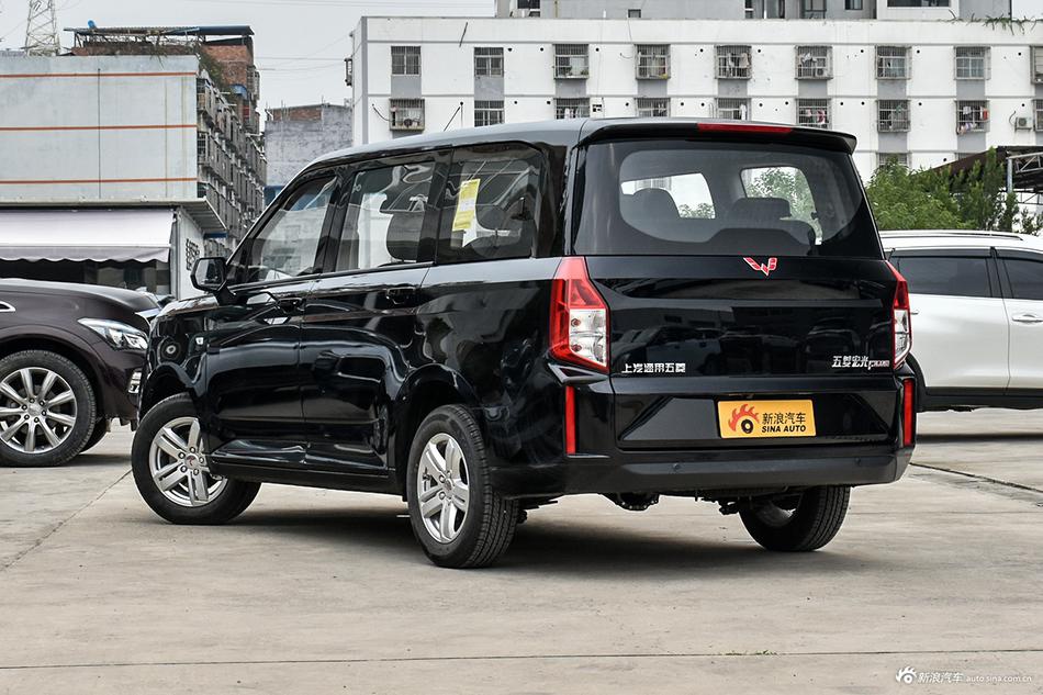 2019款五菱宏光PLUS 1.5T 手动舒适型7座