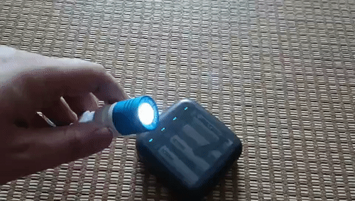 實用不貴,XTAR BC4充電器+小夜燈+充電電池_新浪眾測