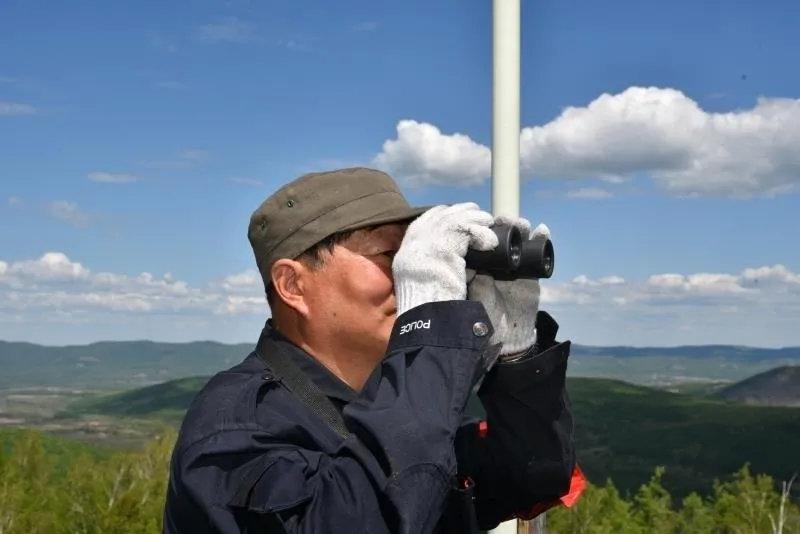 在内蒙古大兴安岭林区有一群白发护青山的务林人