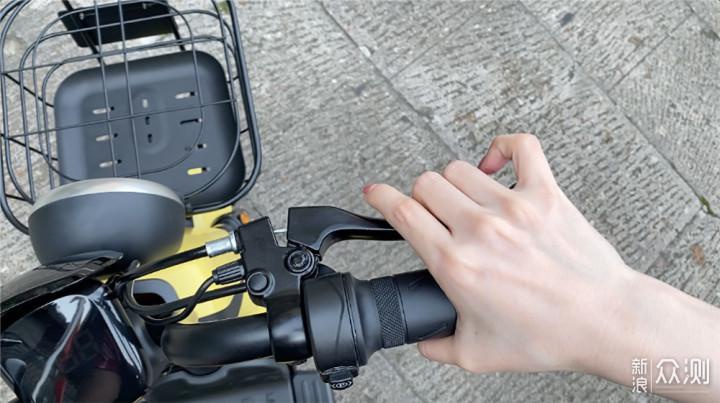 雅迪q1电动车造型时尚动力强劲