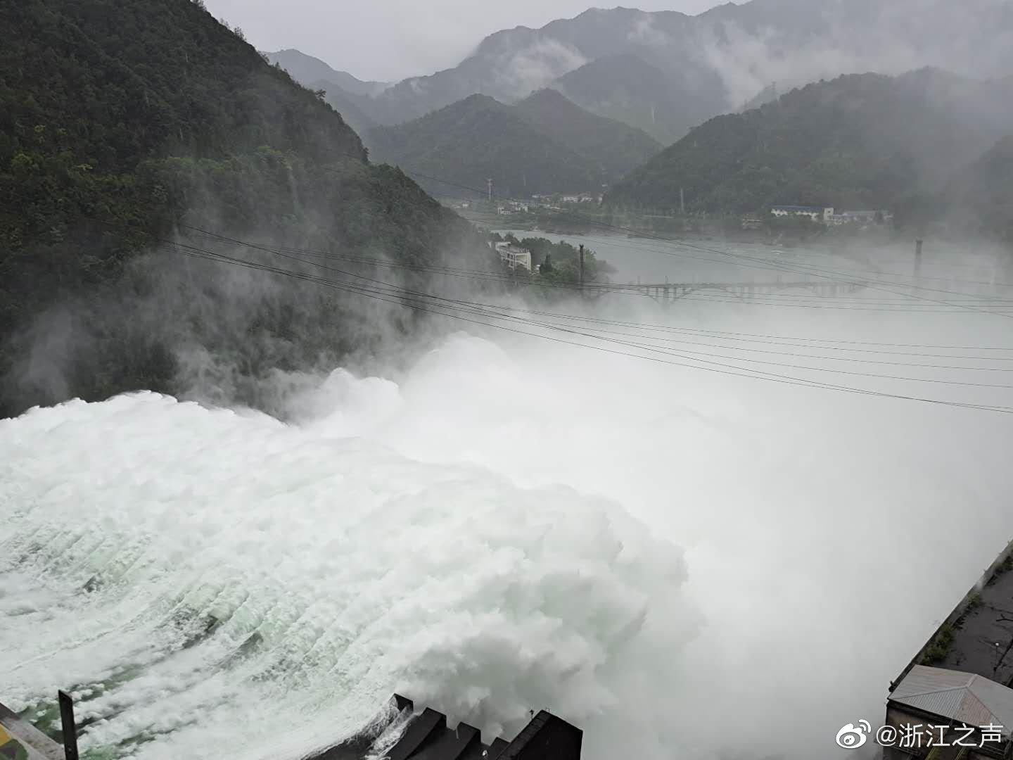 12点前 浙江新安江水库将加大至5孔泄洪