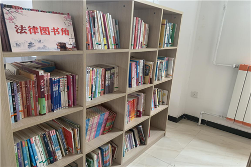 东丽区无瑕司法所检查社区法律图书角