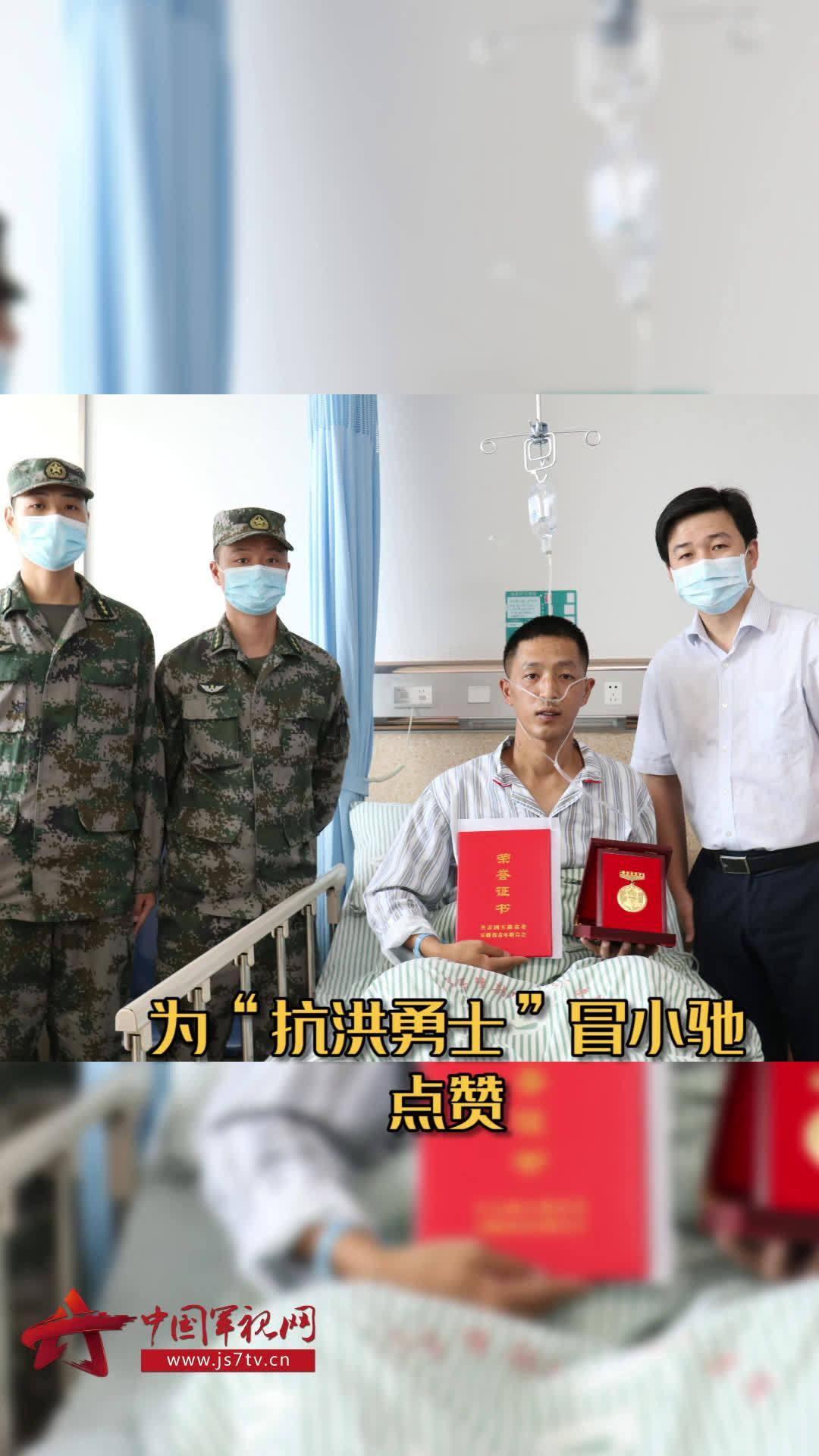 神圣一刻!礼兵护送勋章奖章入场