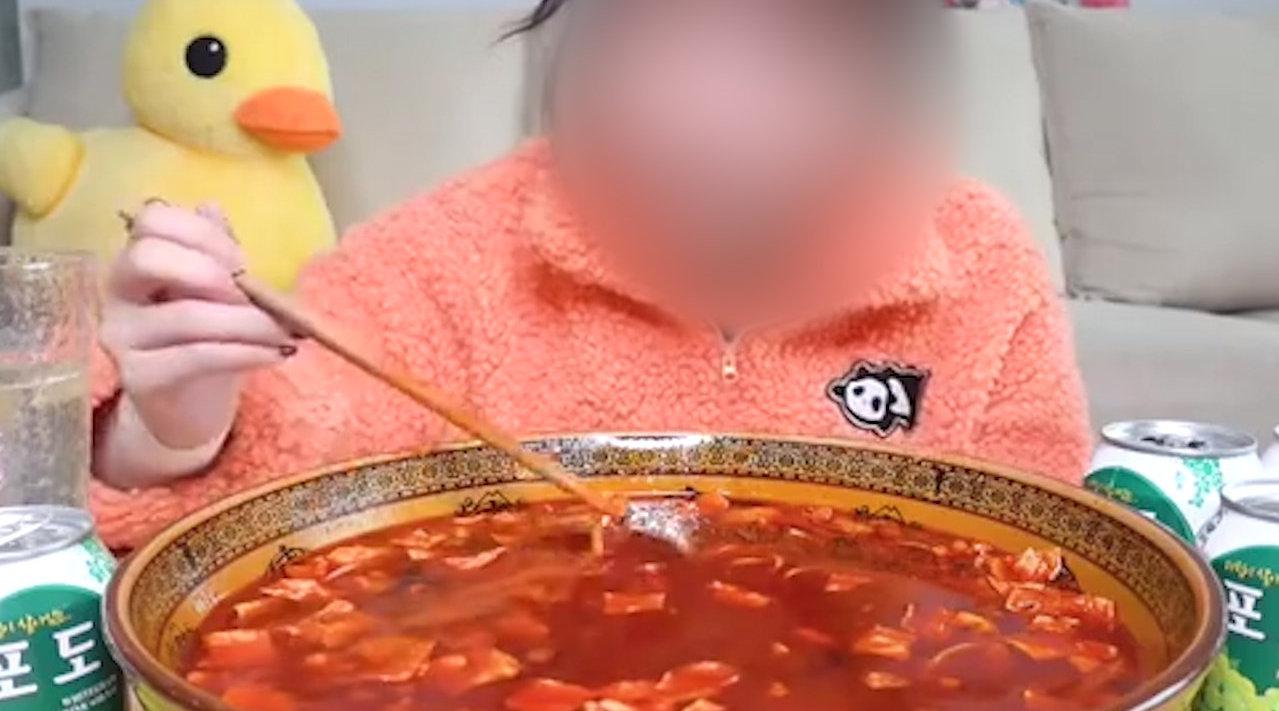 平台回应大胃王吃播:宣扬量大多吃可直接封号