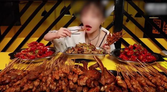 风波中的"大胃王":将重点转向美食文化