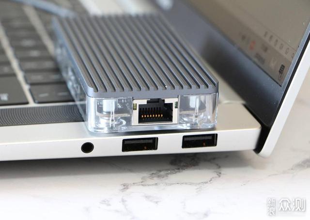 笔记本接口不够?奥睿科多合一透明扩展坞测评