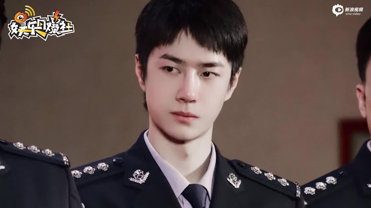 视频:天天向上兄弟齐穿警服担任交通大使 王一博素颜亮相气质正