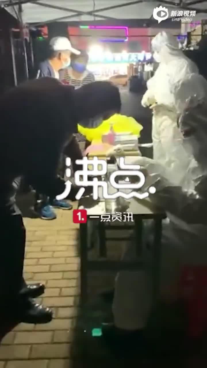 青岛新增3例无症状感染者 青岛市民连夜排队核酸检测