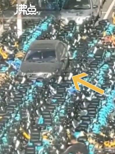 天津北辰区附近私家车被共享单车