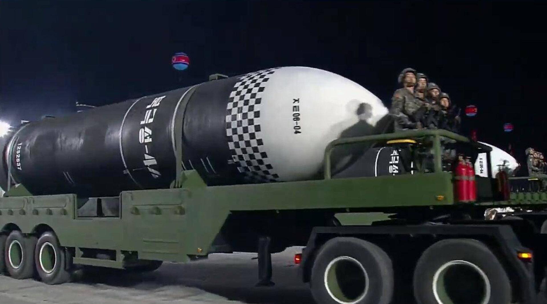 印媒欢呼国产潜射导弹发射成功,和我们的一比,好像不够看!