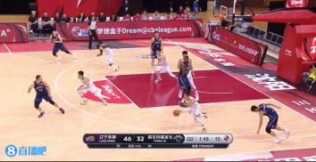 《各种视觉冲击!郭艾伦半场10中7砍下21分6板5助3断》