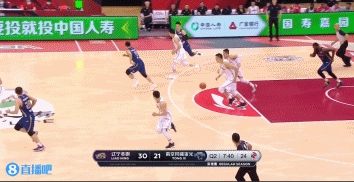 《各种视觉冲击!郭艾伦半场10中7砍下21分6板5助3断》