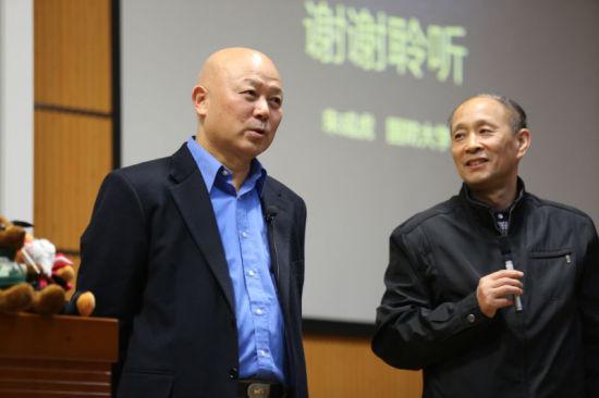 朱成虎讲课台海形势,《军事理论》学分慕课吸引43万大学生直播互动