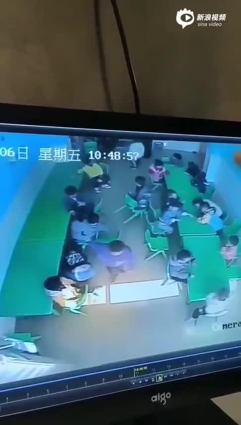 安徽歙县聪明屋幼儿园老师摔孩子致骨折 家长讨说法被踢出家长群