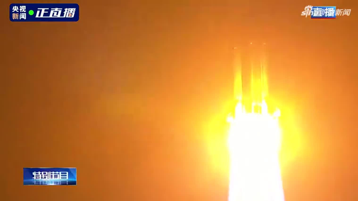 长征五号遥五运载火箭将嫦娥五号探测器发射升空(视频)