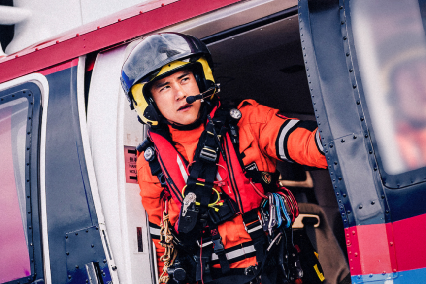 《紧急救援》对战《神奇女侠2》