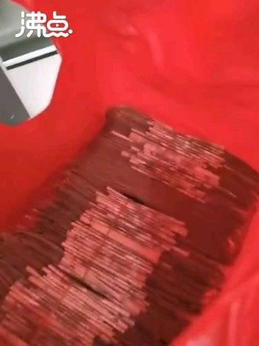 福州一女子存1元纸币遭工行拒收 工作人员：隔壁银行也能存