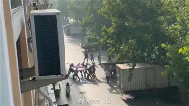 山东扯被救人男子赴上海治疗 已能和家人正常交