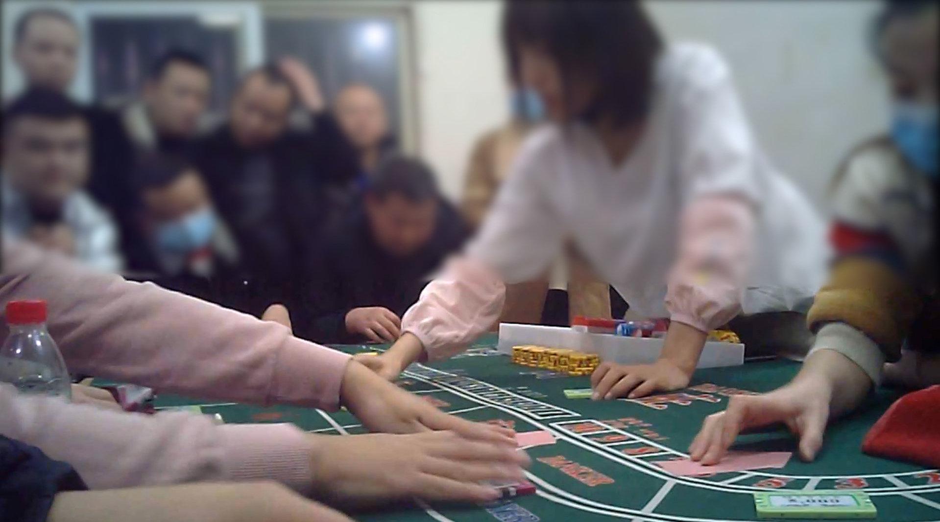 暗访西安地下赌场:美女荷官发牌,有人一天输几十万离场