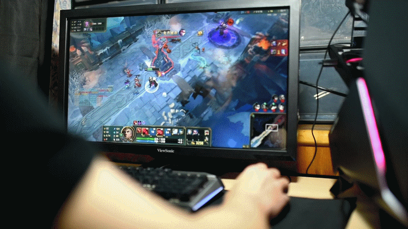 指哪打哪系列-HyperX Surge巨浪RGB有線滑鼠_新浪眾測