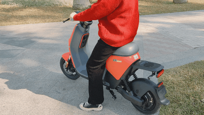 從上牌到裝各種配件,九號電動車B90評測_新浪眾測
