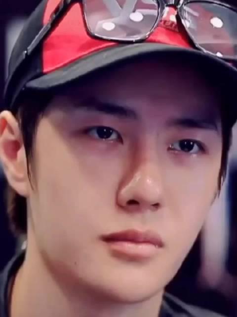 web#永远守护王一博# 别担心 我在爱你 [抱一抱]这一笑撞心口咯 @UNIQ-王一博|娱乐明星|王一博|uniq_手机新浪网
