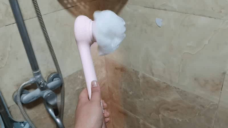 一個人完成洗澡挫背按摩打泡泡,就是這麼豪橫_新浪眾測