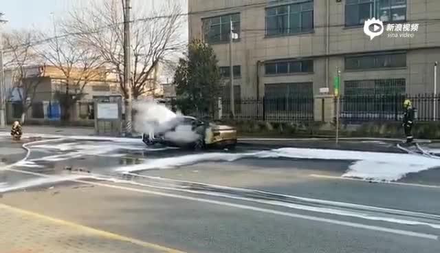 网传肇庆小鹏P7发生首宗起火燃烧事故 起火原因待进一步核实