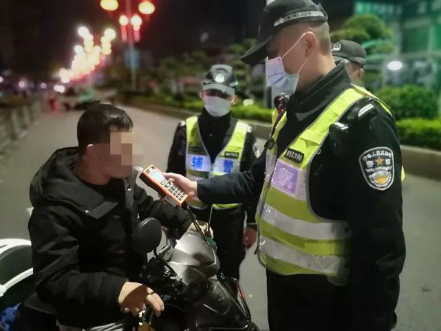 男子醉驾电动车撞上路缘石酿悲剧继续猎虎严查电动车酒驾