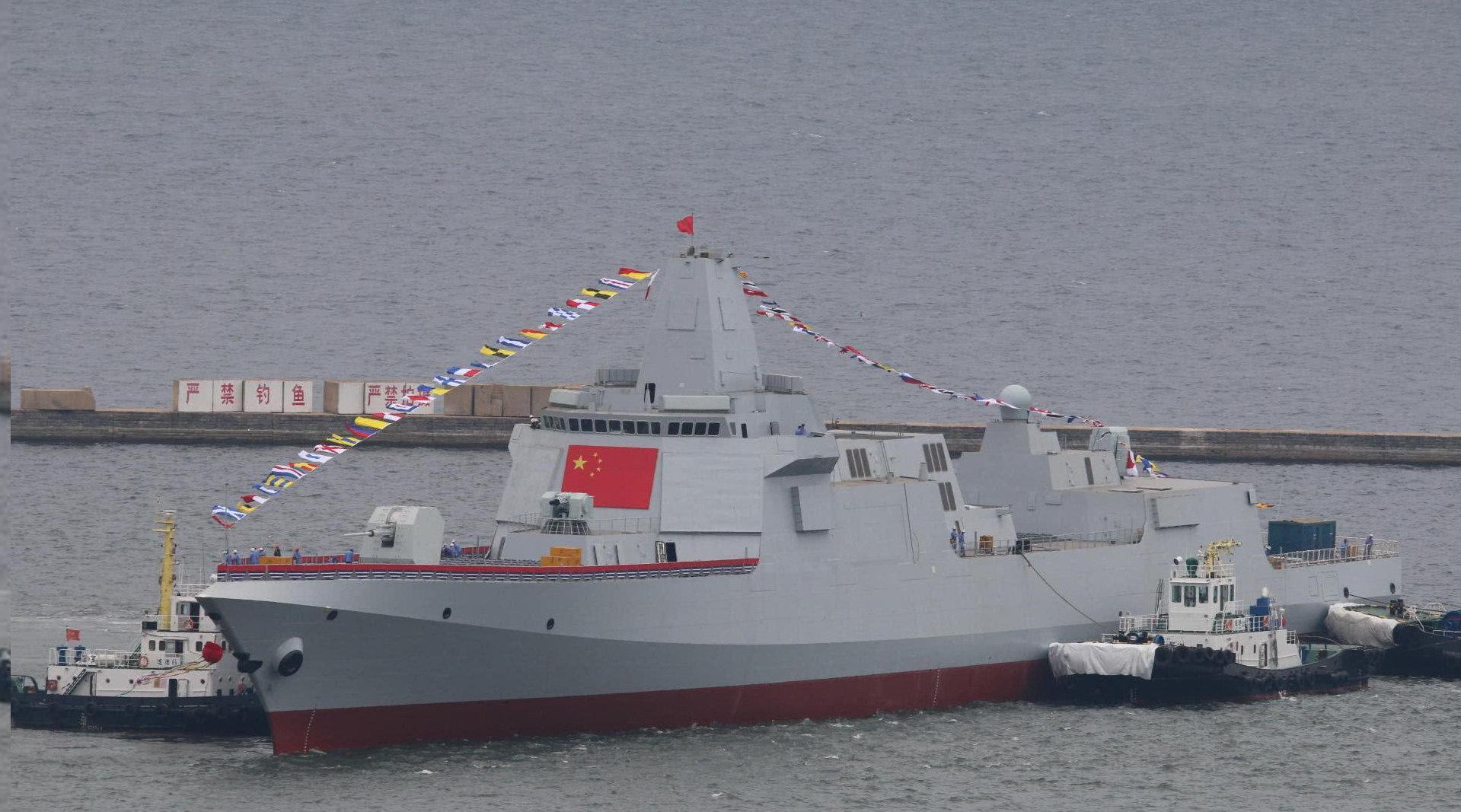 新万吨大驱拉萨舰亮相