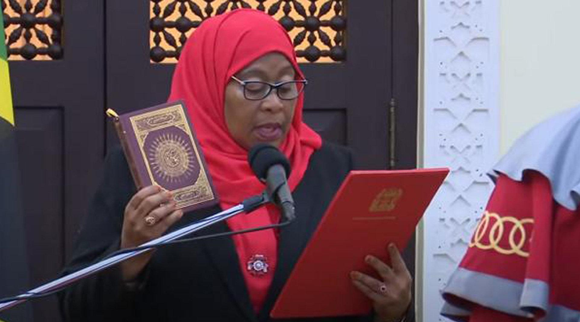 坦桑尼亚首位女总统宣誓就职