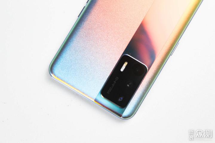 相机不是realme真我gt neo这款手机的主打,所以6400万像素主摄,800万