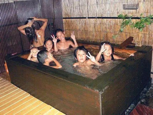 初中男生还在进女澡堂，日本人为何痴迷男女混浴？