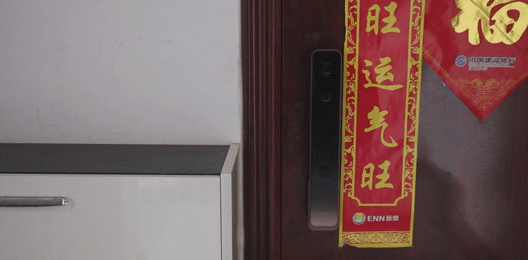 給門鎖一雙慧眼—Aqara全自動智能貓眼鎖H100_新浪眾測