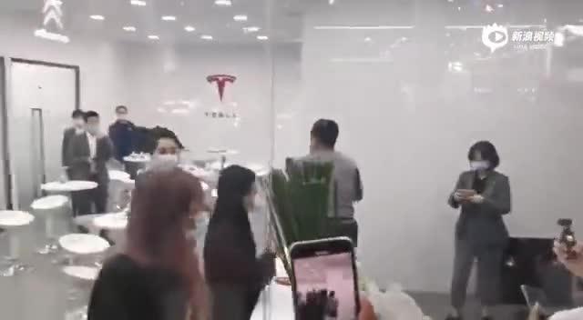 特斯拉车展现场视频