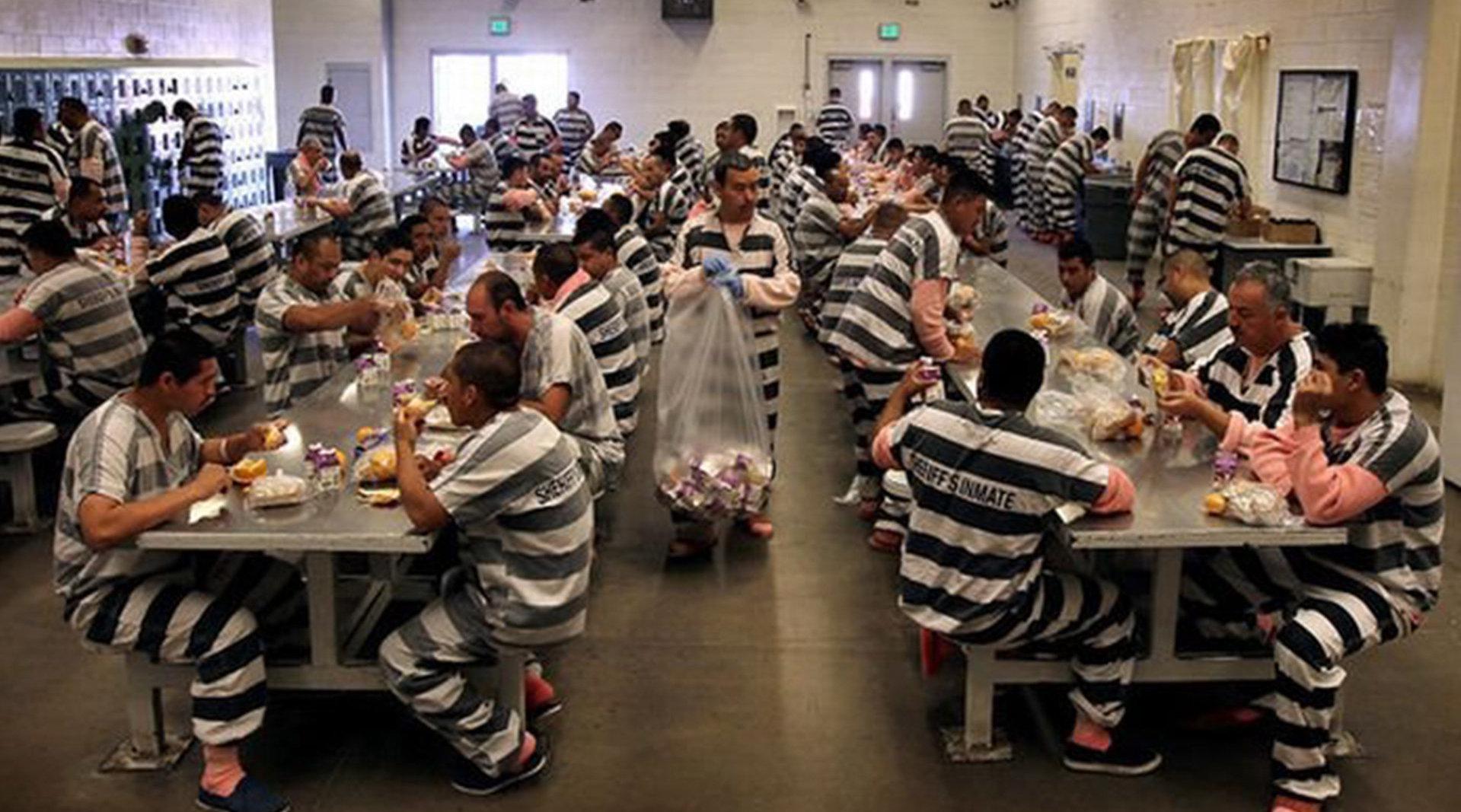 美国77名囚犯被注射过量新冠疫苗将定期接受检查