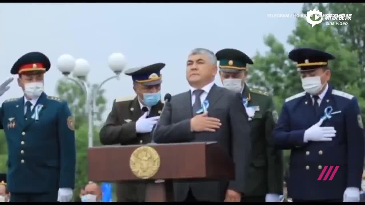 胜利日的尴尬 该敬礼还是该捂胸 这是个问题 含视频 手机新浪网