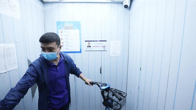 发出警告，无法关门！北京多社区高科技杜绝电动车进电梯