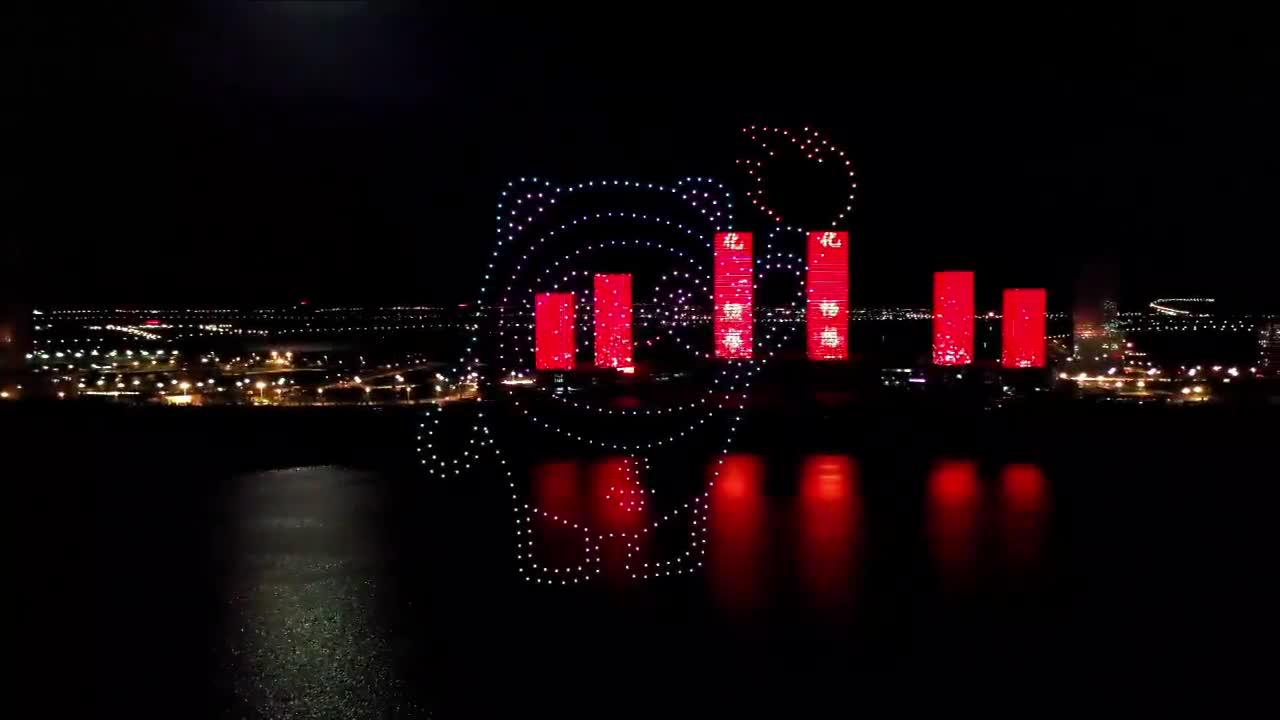 为奥运喝彩 鄂尔多斯上演无人机灯光秀