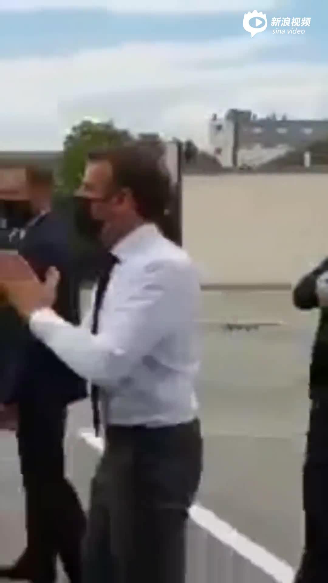 外媒曝马克龙被掌掴视频：袭击者大喊“打倒马克龙主义”