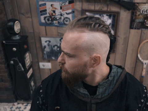 为您推荐: 挑战全网最帅武士头,看到小哥做好发型…… 为您推荐