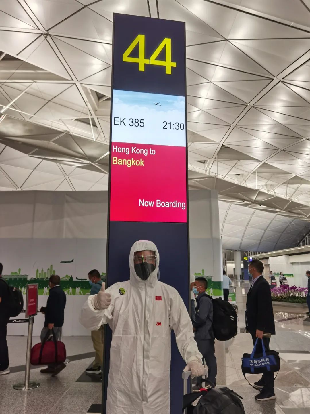 国足唯一远征球迷花4万买机票 目前仍滞留阿联酋 亚博体育资讯 第10张-亚博体育导航 国足唯一远征球迷花4万买机票 目前仍滞留阿联酋